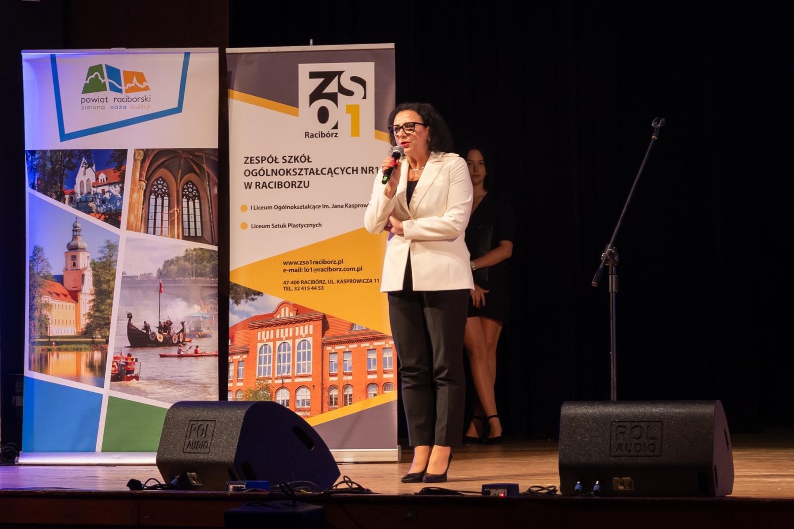 Zdjęcie w galerii na portalu naszraciborz.pl: Pożegnanie absolwentów Kasprowicza w RCK wiadomości z regionu