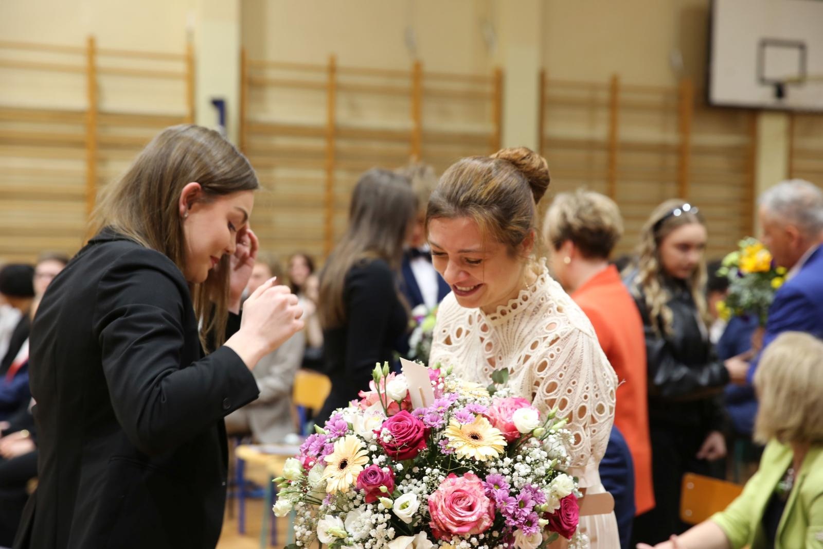 Zdjęcie w galerii na portalu naszraciborz.pl: Czas pożegnania – klasy sportowe i mundurowe kończą edukację w ZSOMS wiadomości z regionu