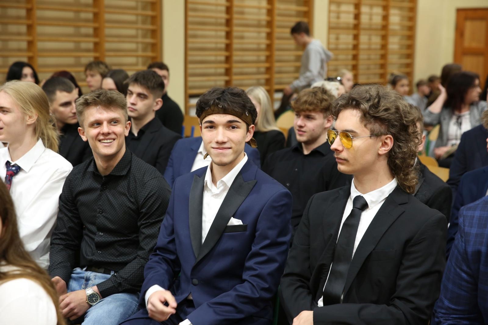 Zdjęcie w galerii na portalu naszraciborz.pl: Czas pożegnania – klasy sportowe i mundurowe kończą edukację w ZSOMS wiadomości z regionu