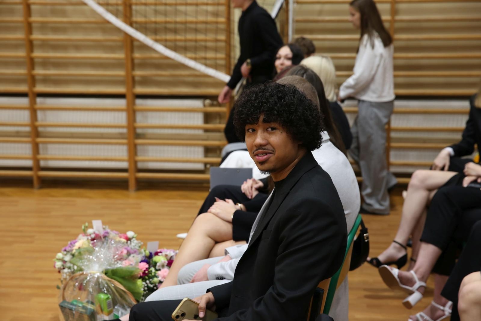 Zdjęcie w galerii na portalu naszraciborz.pl: Czas pożegnania – klasy sportowe i mundurowe kończą edukację w ZSOMS wiadomości z regionu