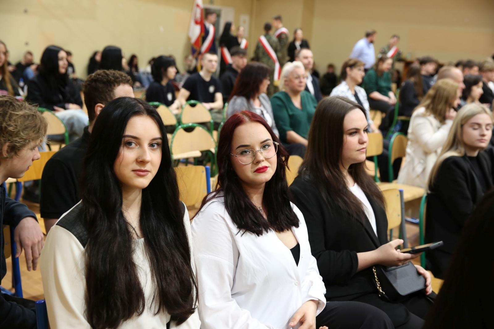 Zdjęcie w galerii na portalu naszraciborz.pl: Czas pożegnania – klasy sportowe i mundurowe kończą edukację w ZSOMS wiadomości z regionu