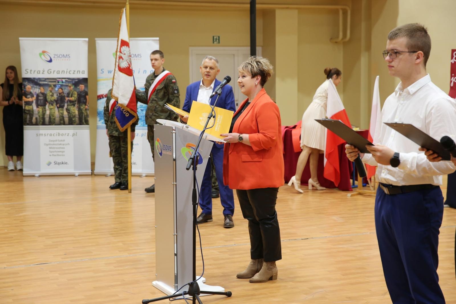 Zdjęcie w galerii na portalu naszraciborz.pl: Czas pożegnania – klasy sportowe i mundurowe kończą edukację w ZSOMS wiadomości z regionu