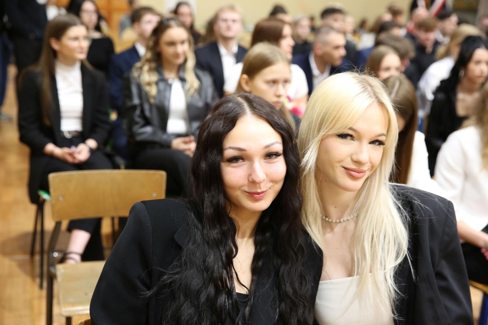 Zdjęcie w galerii na portalu naszraciborz.pl: Czas pożegnania – klasy sportowe i mundurowe kończą edukację w ZSOMS wiadomości z regionu