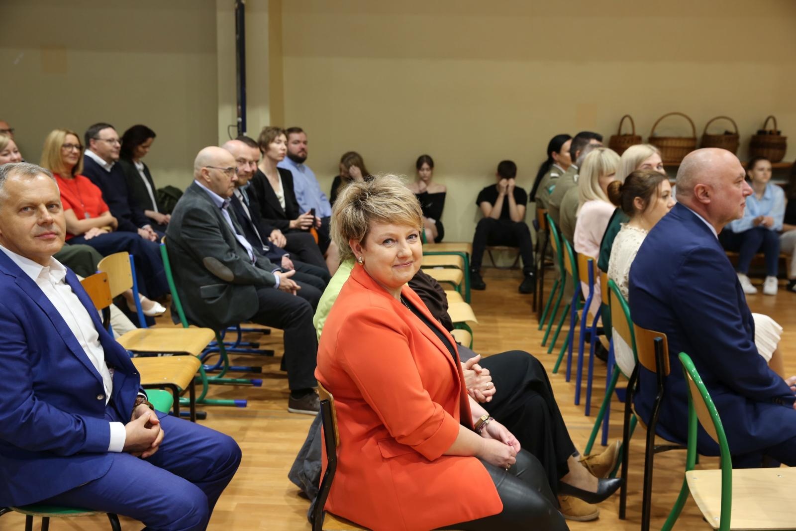 Zdjęcie w galerii na portalu naszraciborz.pl: Czas pożegnania – klasy sportowe i mundurowe kończą edukację w ZSOMS wiadomości z regionu