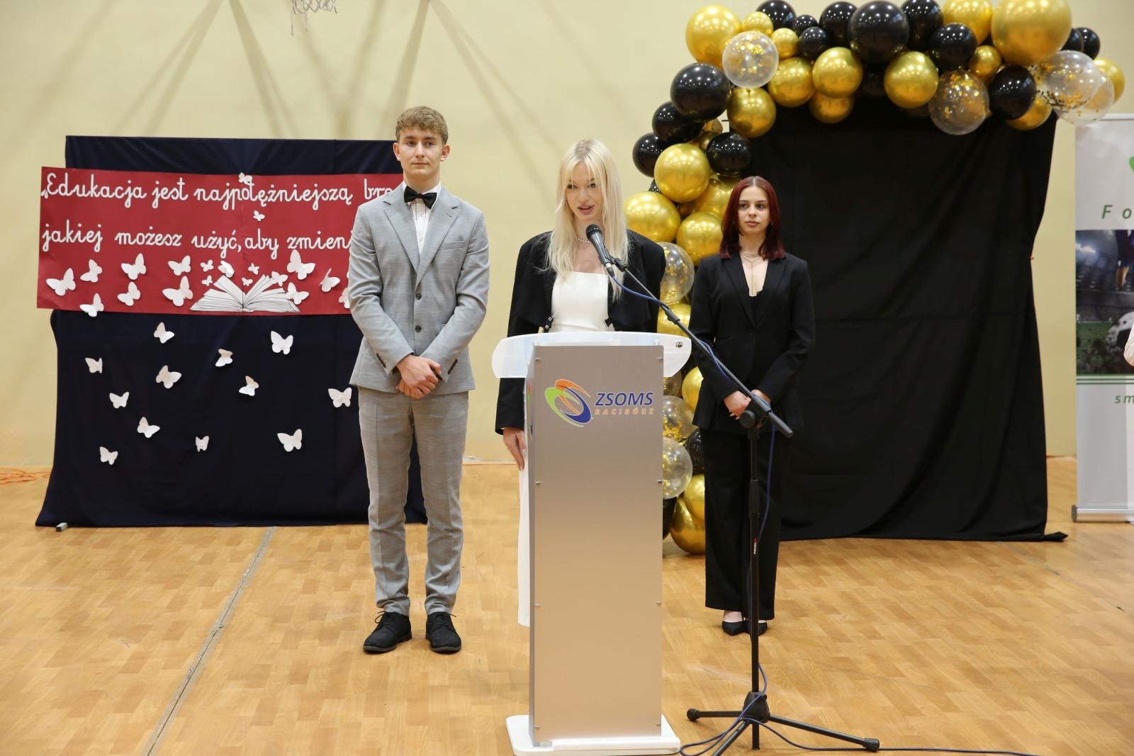 Zdjęcie w galerii na portalu naszraciborz.pl: Czas pożegnania – klasy sportowe i mundurowe kończą edukację w ZSOMS wiadomości z regionu