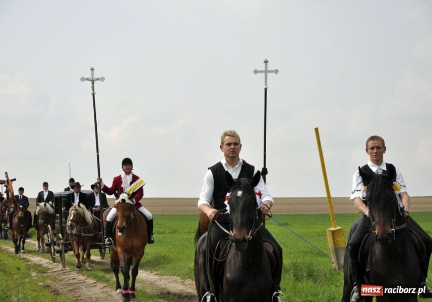 Zdjęcie w galerii na portalu naszraciborz.pl: Bieńkowicki obchód pól AD 2011 wiadomości z regionu