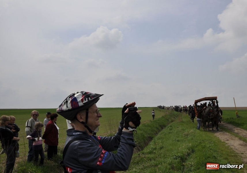 Zdjęcie w galerii na portalu naszraciborz.pl: Bieńkowicki obchód pól AD 2011 wiadomości z regionu
