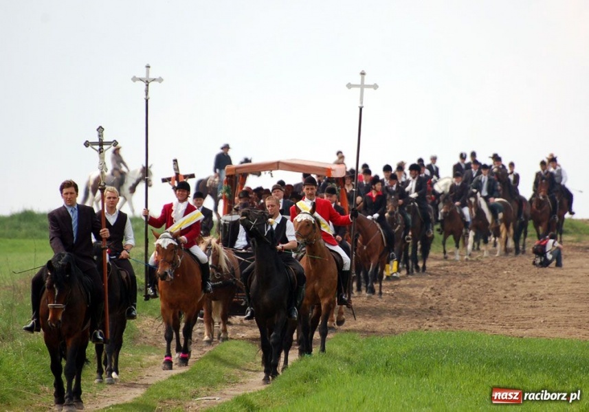 Zdjęcie w galerii na portalu naszraciborz.pl: Bieńkowicki obchód pól AD 2011 wiadomości z regionu