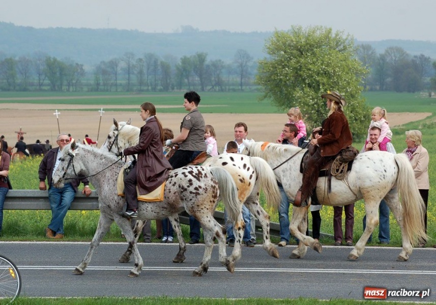 Zdjęcie w galerii na portalu naszraciborz.pl: Bieńkowicki obchód pól AD 2011 wiadomości z regionu