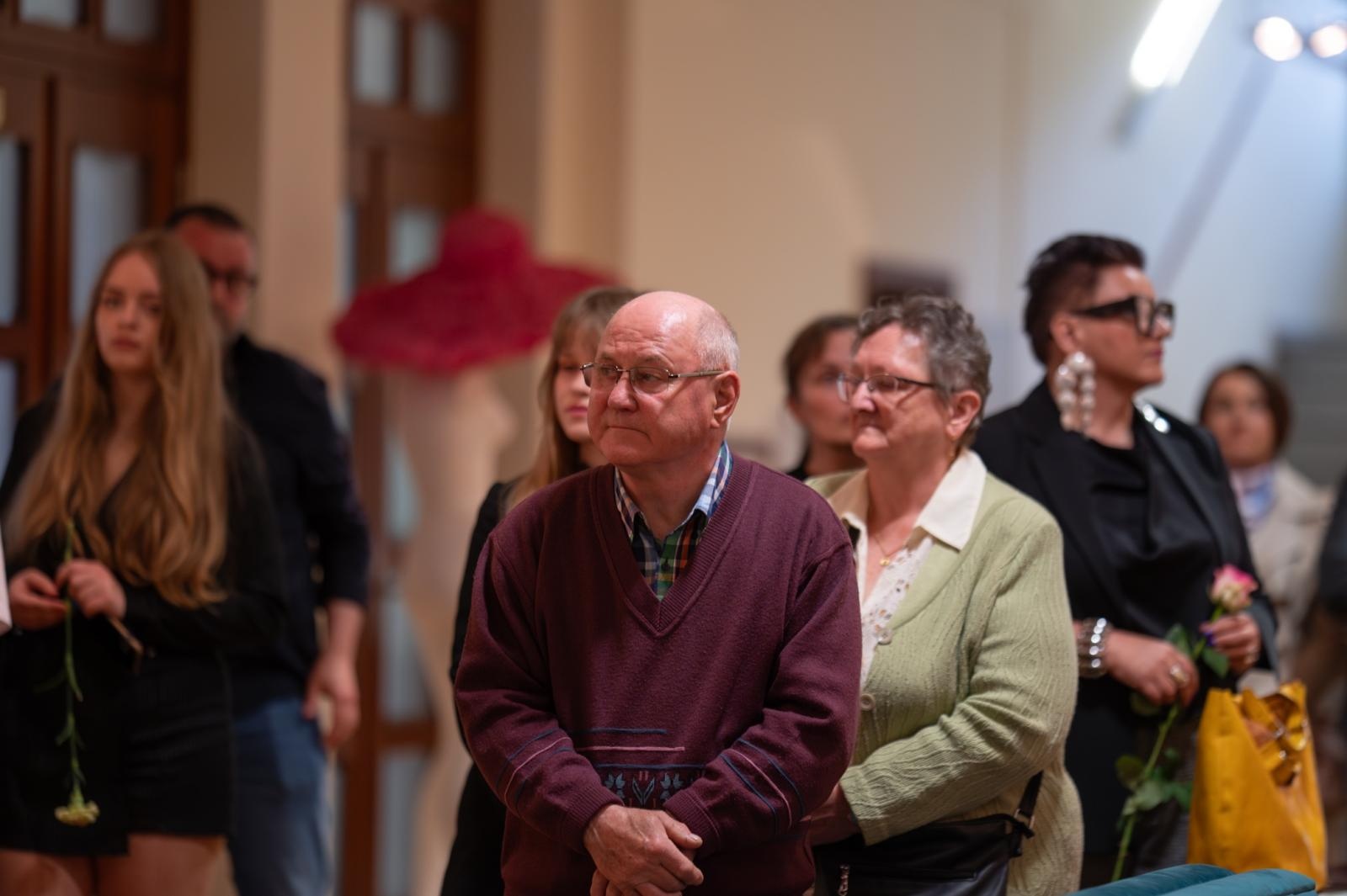 Zdjęcie w galerii na portalu naszraciborz.pl: Wernisaż absolwentów Liceum Sztuk Plastycznych w Raciborskim Centrum Kultury wiadomości z regionu