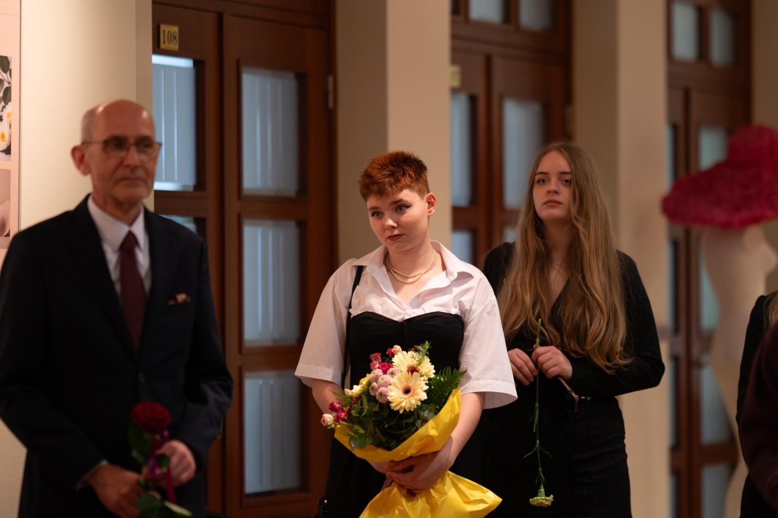 Zdjęcie w galerii na portalu naszraciborz.pl: Wernisaż absolwentów Liceum Sztuk Plastycznych w Raciborskim Centrum Kultury wiadomości z regionu