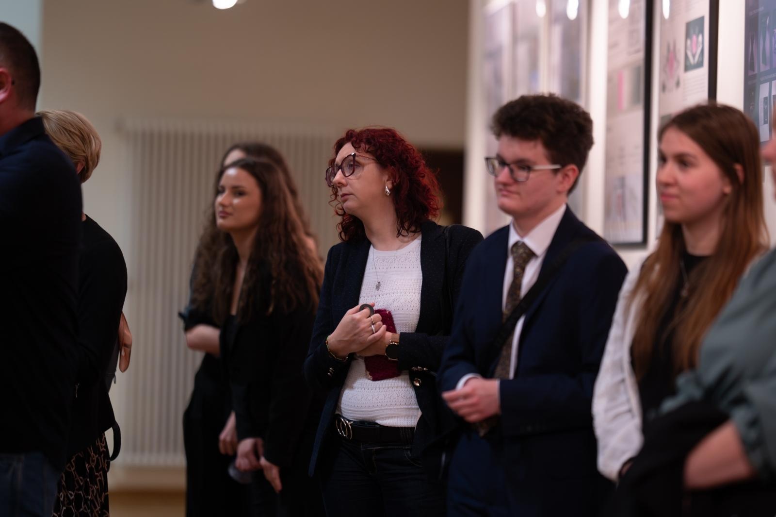 Zdjęcie w galerii na portalu naszraciborz.pl: Wernisaż absolwentów Liceum Sztuk Plastycznych w Raciborskim Centrum Kultury wiadomości z regionu