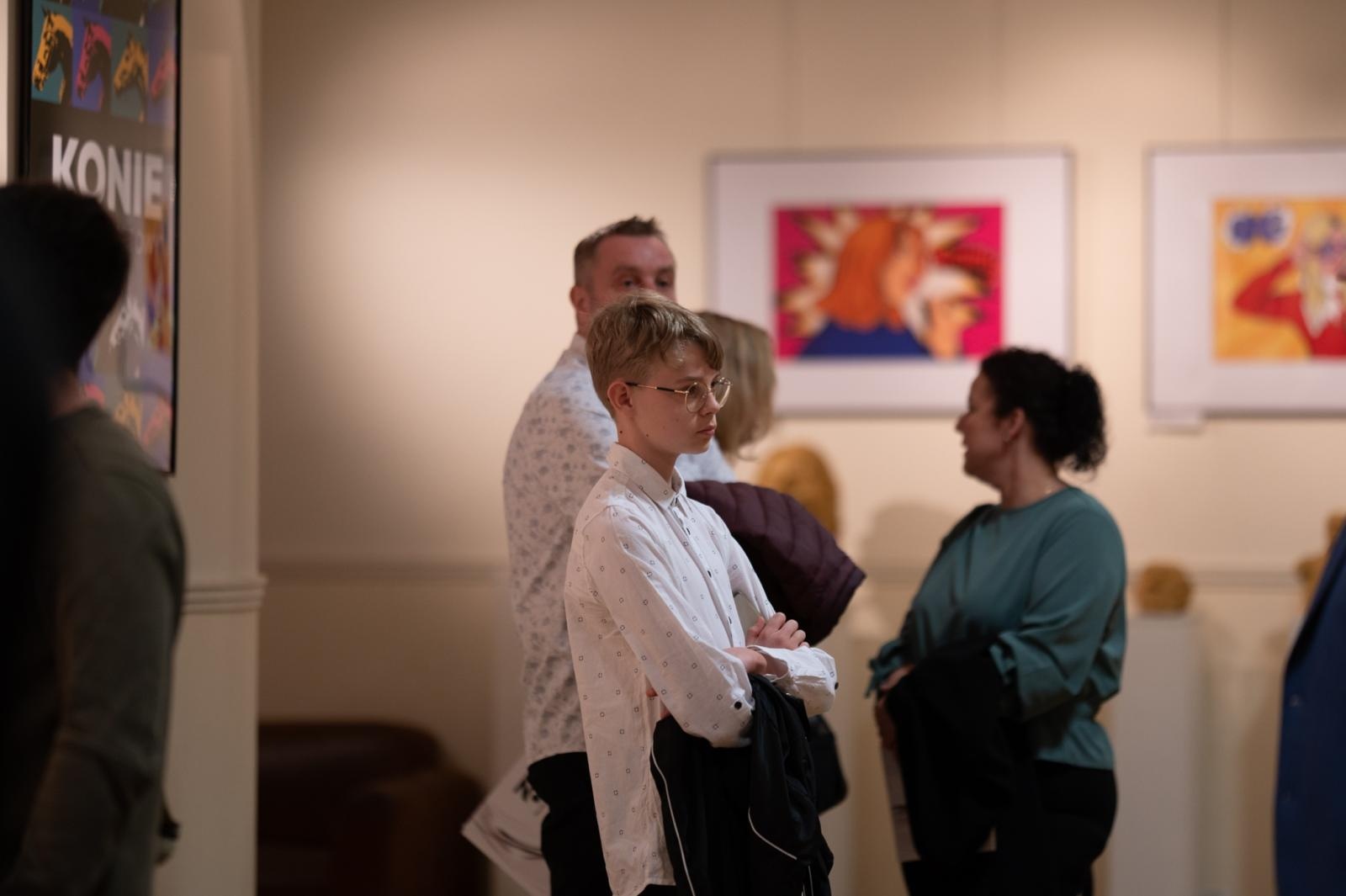 Zdjęcie w galerii na portalu naszraciborz.pl: Wernisaż absolwentów Liceum Sztuk Plastycznych w Raciborskim Centrum Kultury wiadomości z regionu