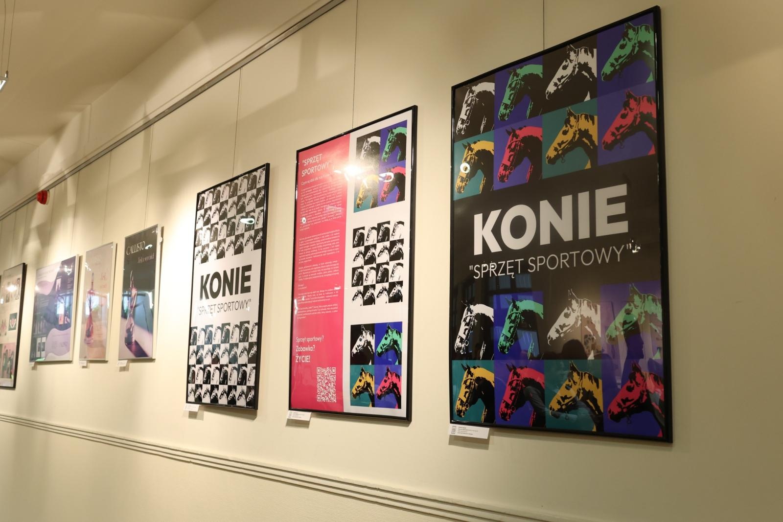 Zdjęcie w galerii na portalu naszraciborz.pl: Wernisaż absolwentów Liceum Sztuk Plastycznych w Raciborskim Centrum Kultury wiadomości z regionu