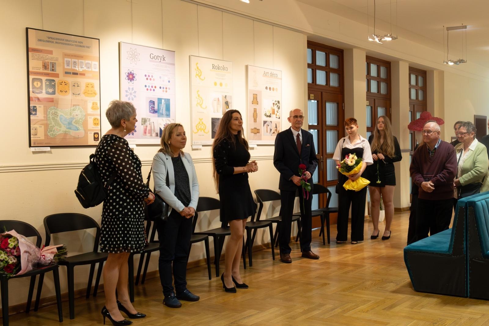 Zdjęcie w galerii na portalu naszraciborz.pl: Wernisaż absolwentów Liceum Sztuk Plastycznych w Raciborskim Centrum Kultury wiadomości z regionu