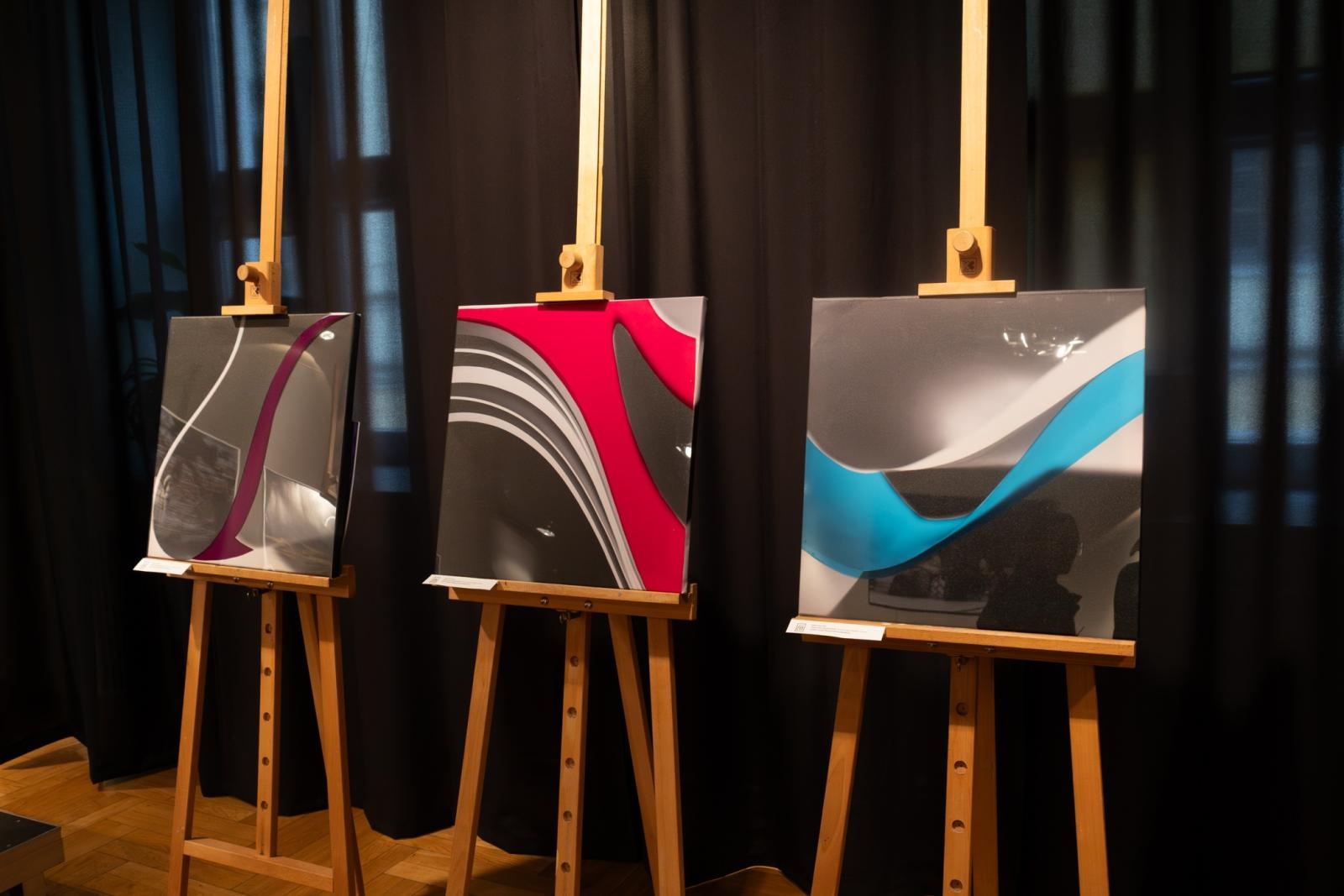 Zdjęcie w galerii na portalu naszraciborz.pl: Wernisaż absolwentów Liceum Sztuk Plastycznych w Raciborskim Centrum Kultury wiadomości z regionu