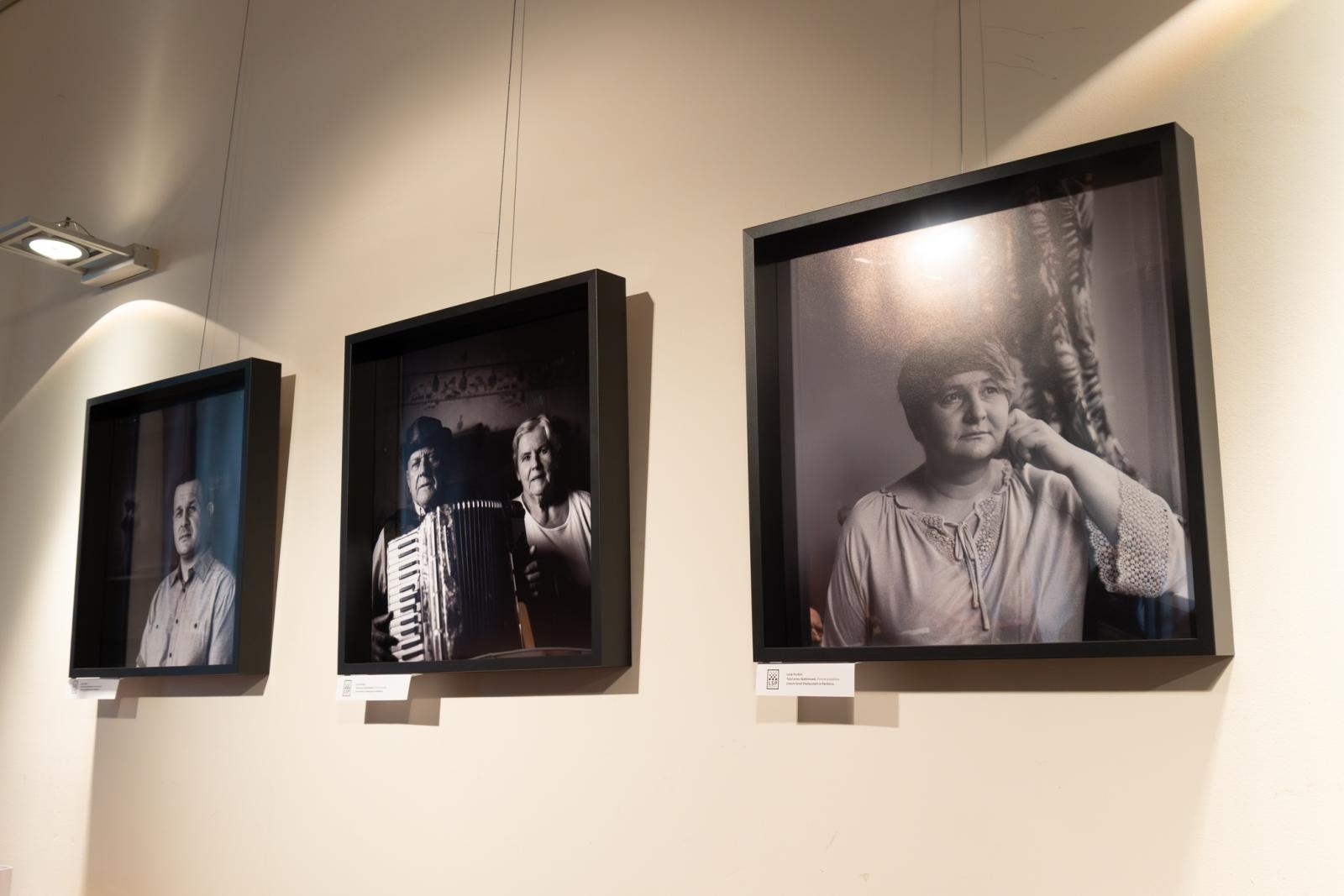 Zdjęcie w galerii na portalu naszraciborz.pl: Wernisaż absolwentów Liceum Sztuk Plastycznych w Raciborskim Centrum Kultury wiadomości z regionu