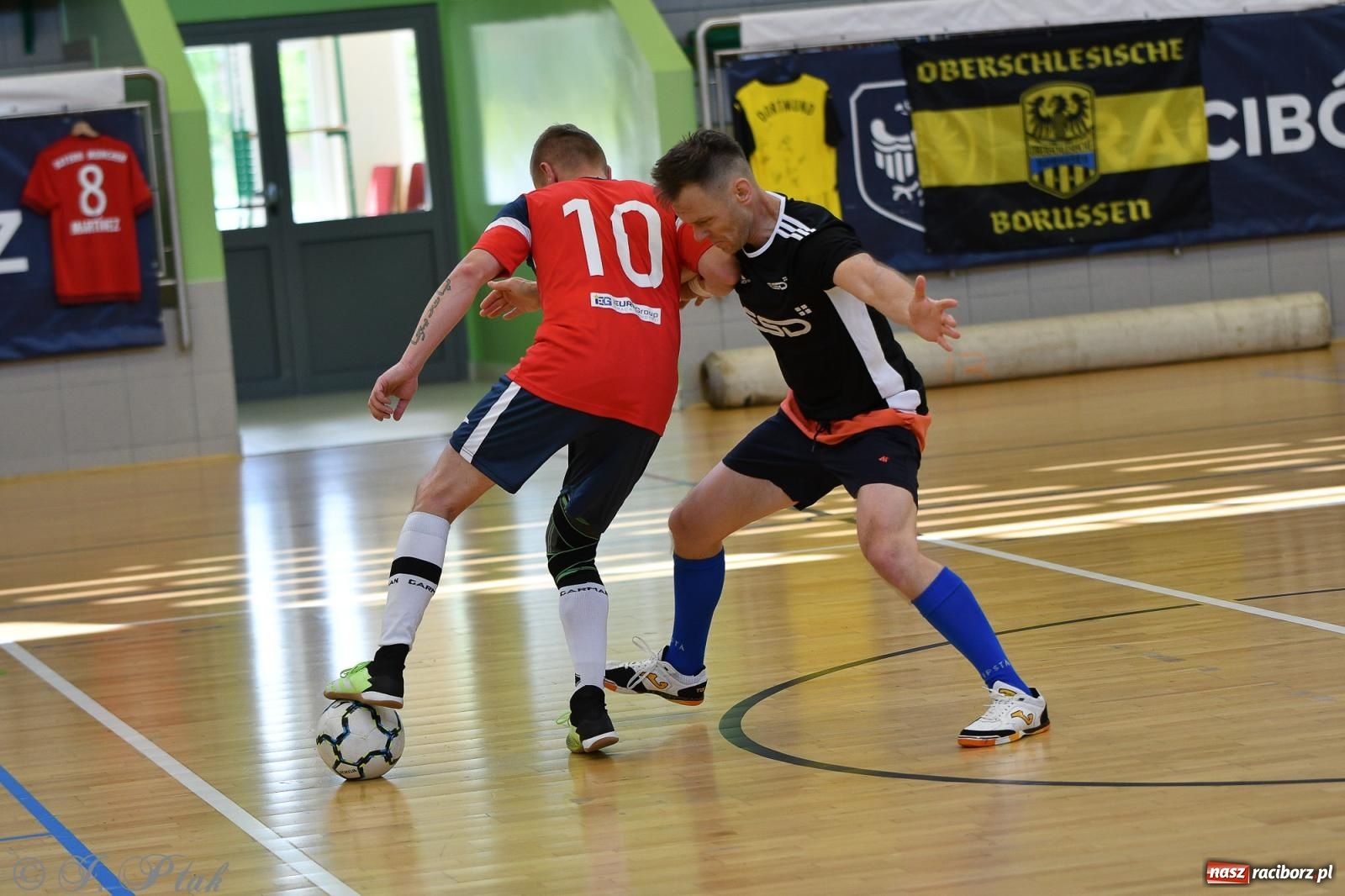 Zdjęcie w galerii na portalu naszraciborz.pl: Piłkarskie zmagania oldbojów z charytatywnym akcentem [FOTO] wiadomości z regionu