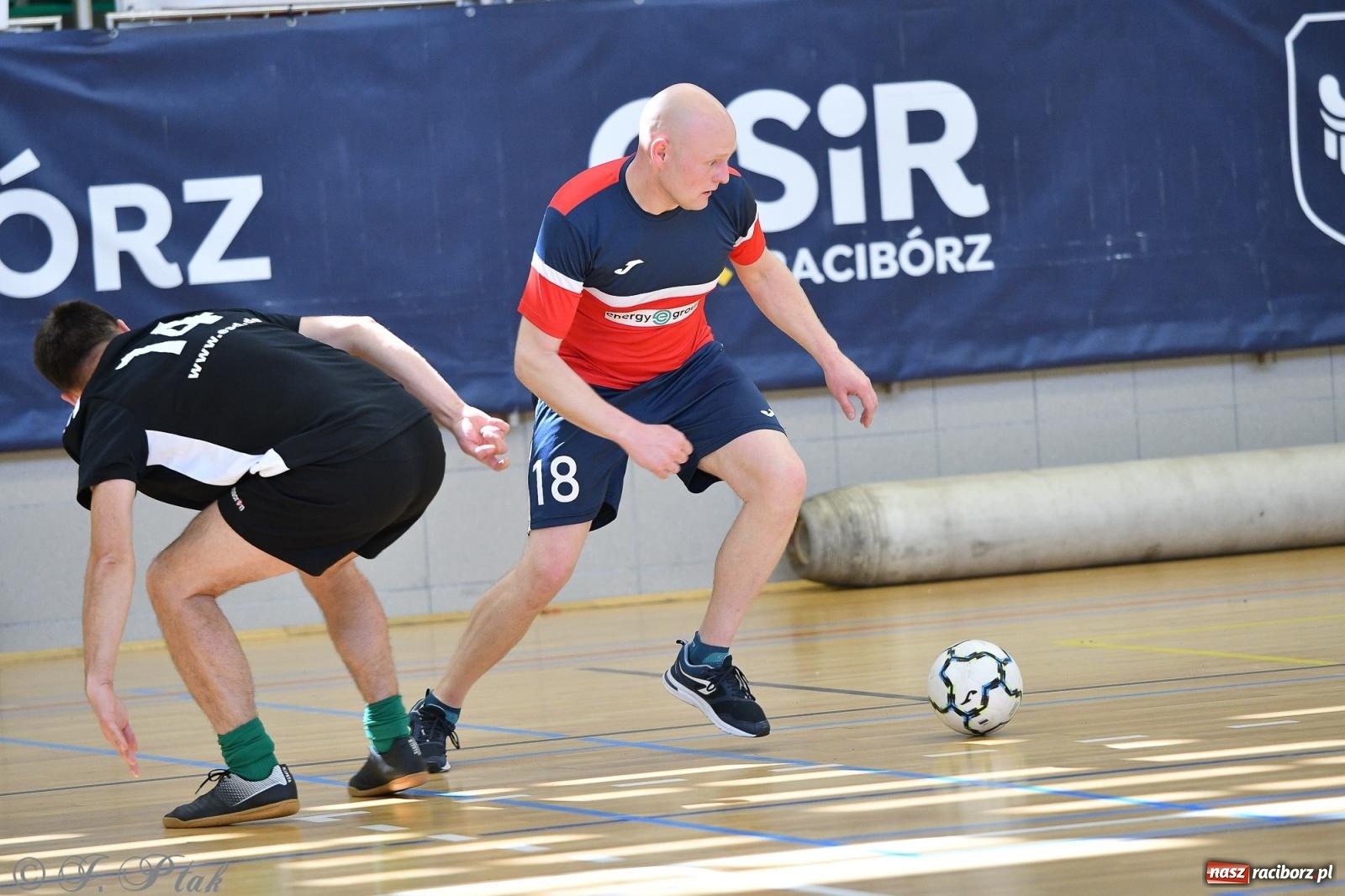 Zdjęcie w galerii na portalu naszraciborz.pl: Piłkarskie zmagania oldbojów z charytatywnym akcentem [FOTO] wiadomości z regionu