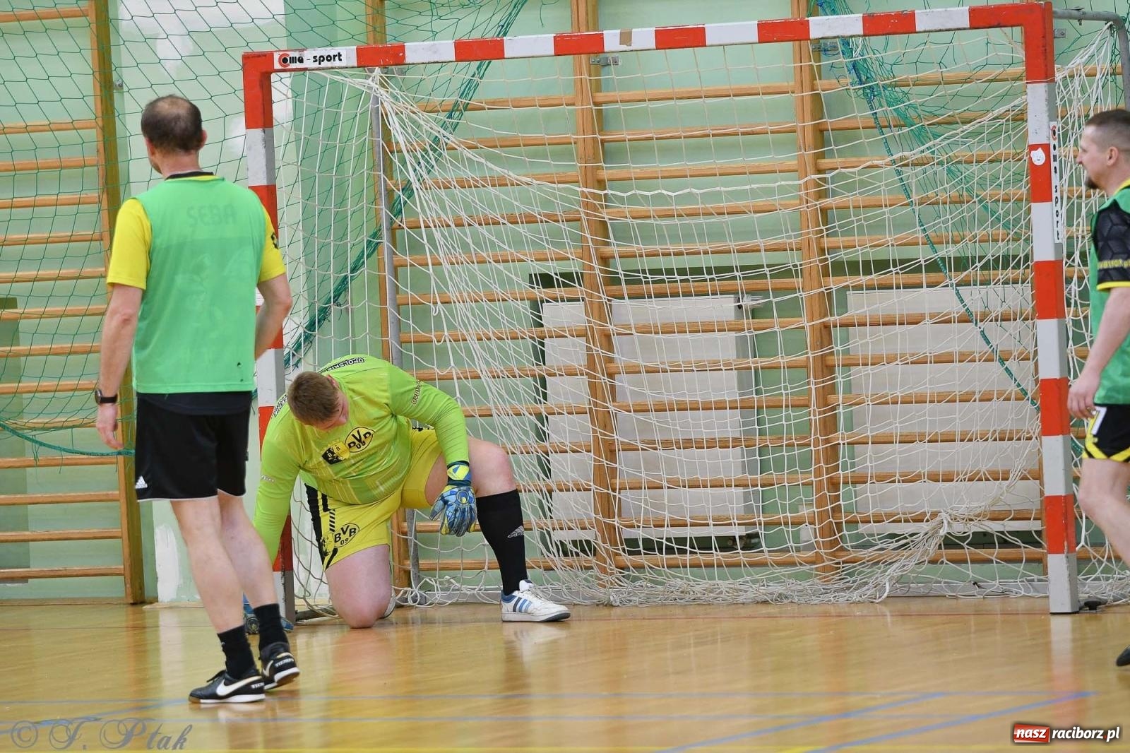 Zdjęcie w galerii na portalu naszraciborz.pl: Piłkarskie zmagania oldbojów z charytatywnym akcentem [FOTO] wiadomości z regionu