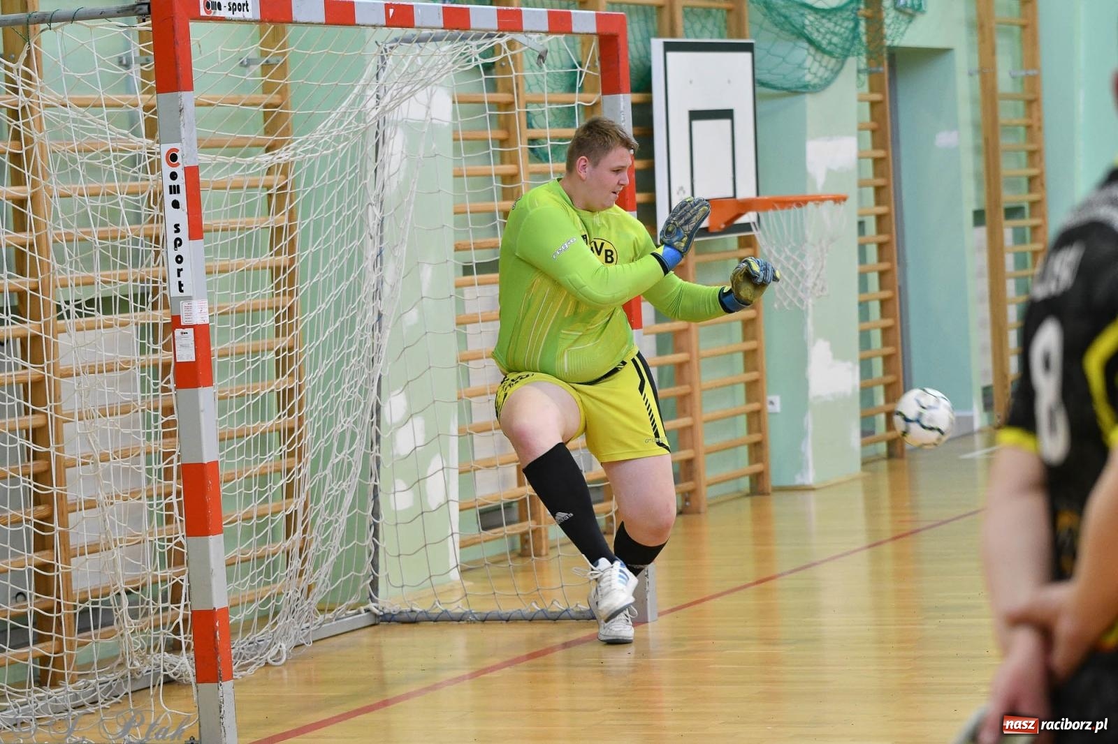 Zdjęcie w galerii na portalu naszraciborz.pl: Piłkarskie zmagania oldbojów z charytatywnym akcentem [FOTO] wiadomości z regionu