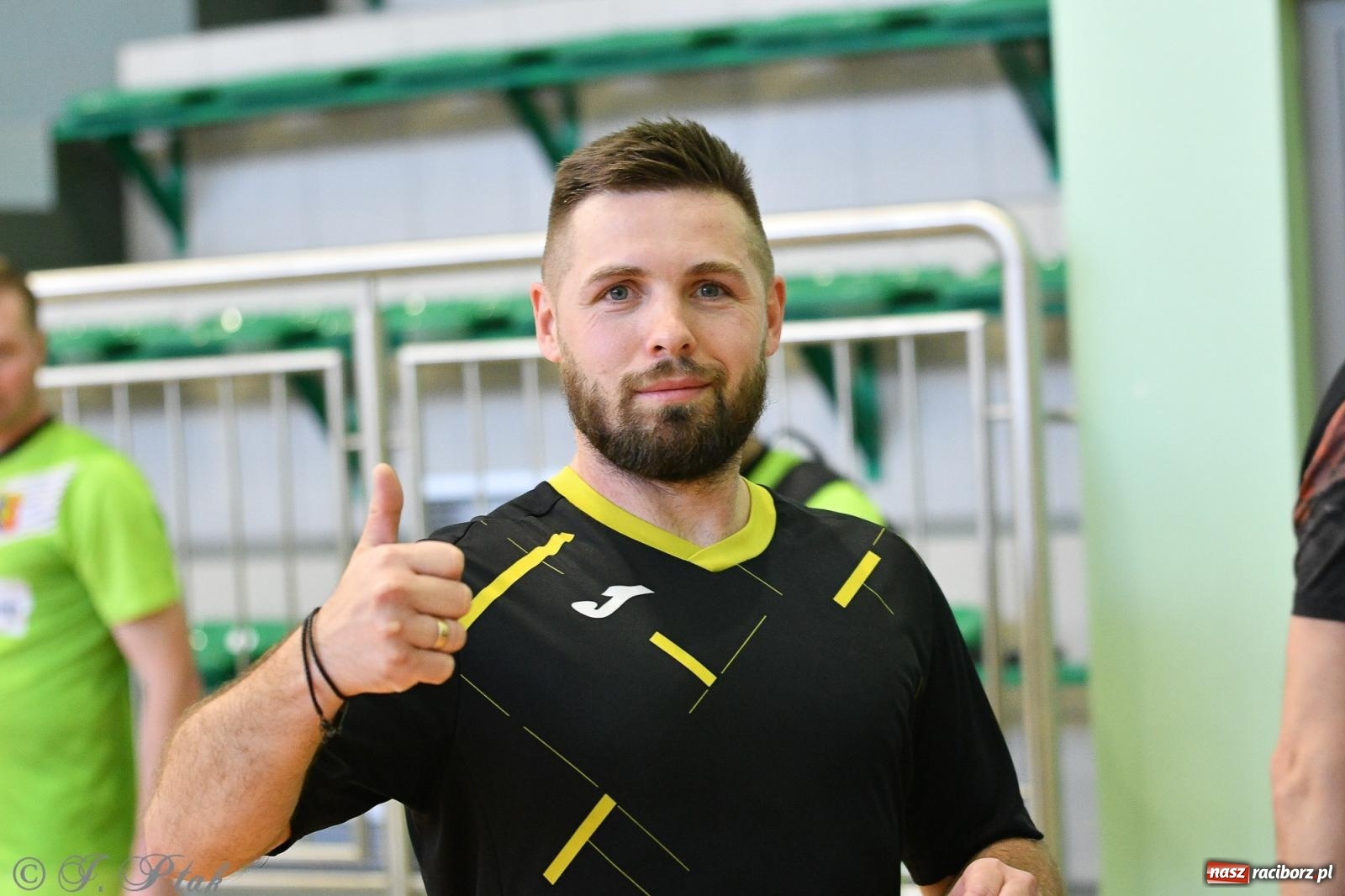 Zdjęcie w galerii na portalu naszraciborz.pl: Piłkarskie zmagania oldbojów z charytatywnym akcentem [FOTO] wiadomości z regionu