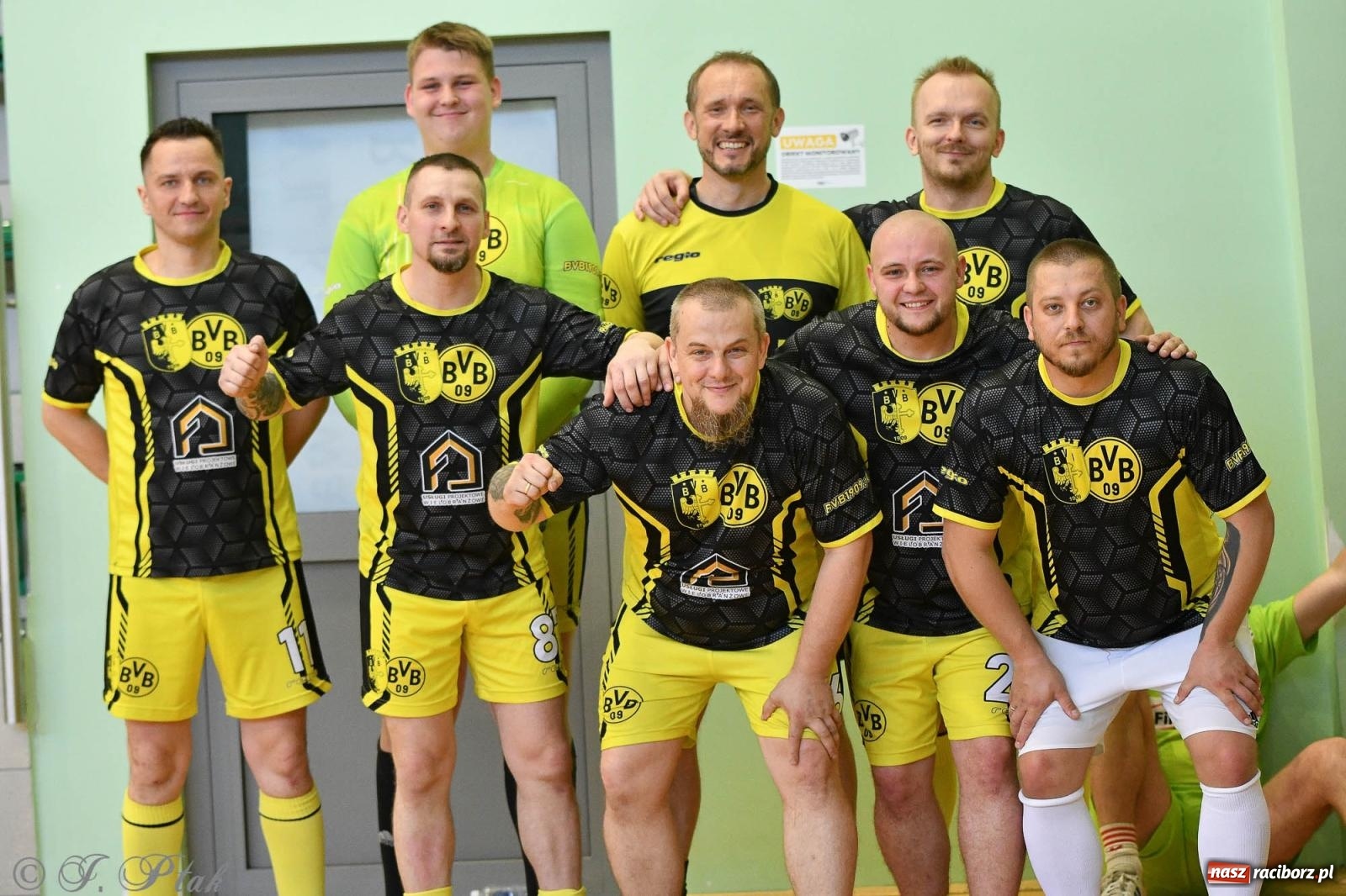 Zdjęcie w galerii na portalu naszraciborz.pl: Piłkarskie zmagania oldbojów z charytatywnym akcentem [FOTO] wiadomości z regionu