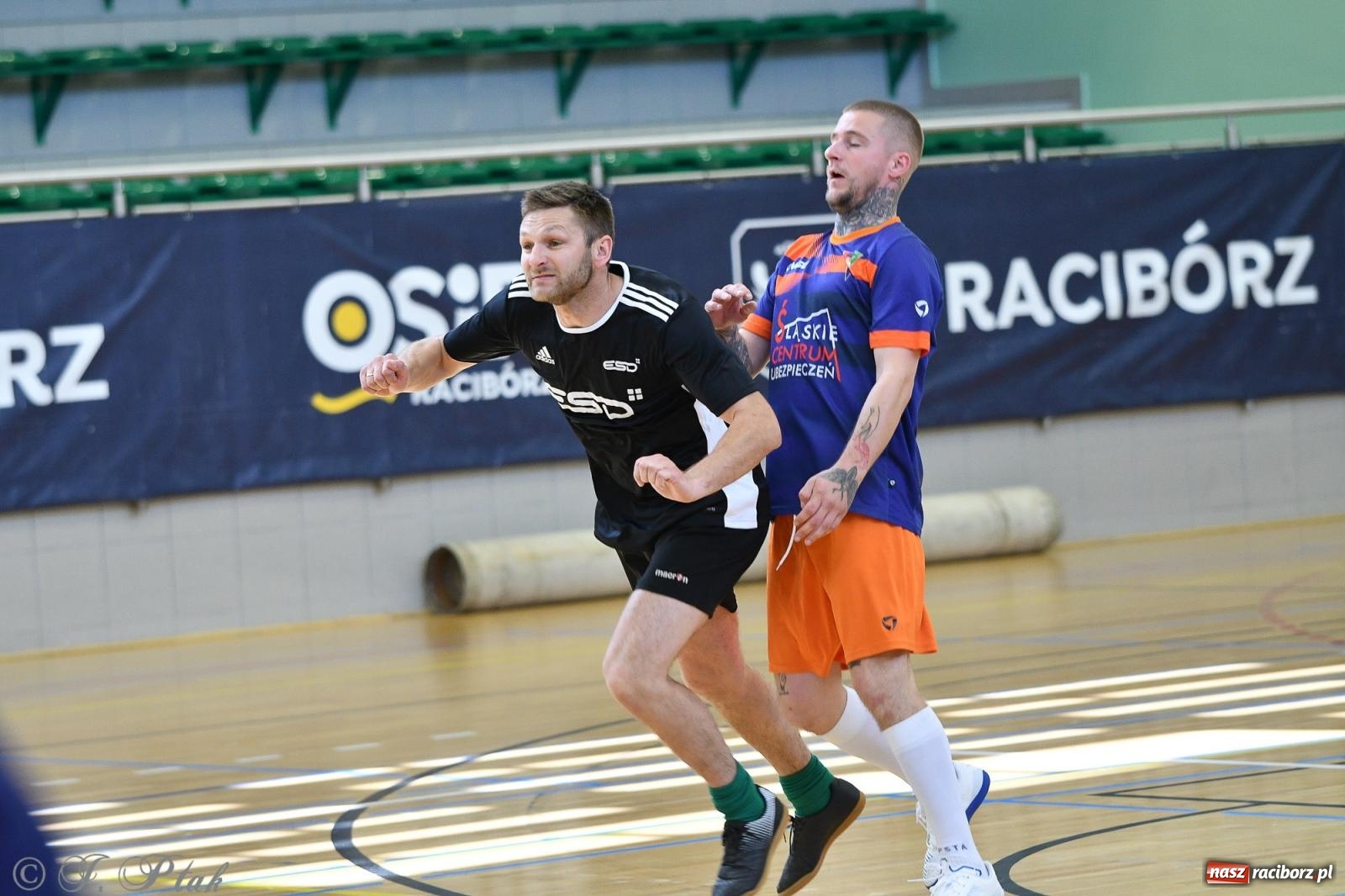 Zdjęcie w galerii na portalu naszraciborz.pl: Piłkarskie zmagania oldbojów z charytatywnym akcentem [FOTO] wiadomości z regionu