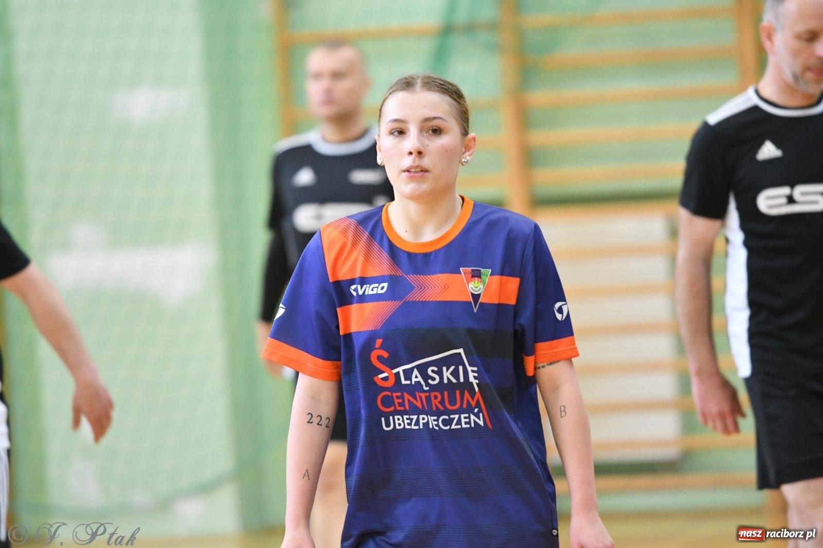 Zdjęcie w galerii na portalu naszraciborz.pl: Piłkarskie zmagania oldbojów z charytatywnym akcentem [FOTO] wiadomości z regionu