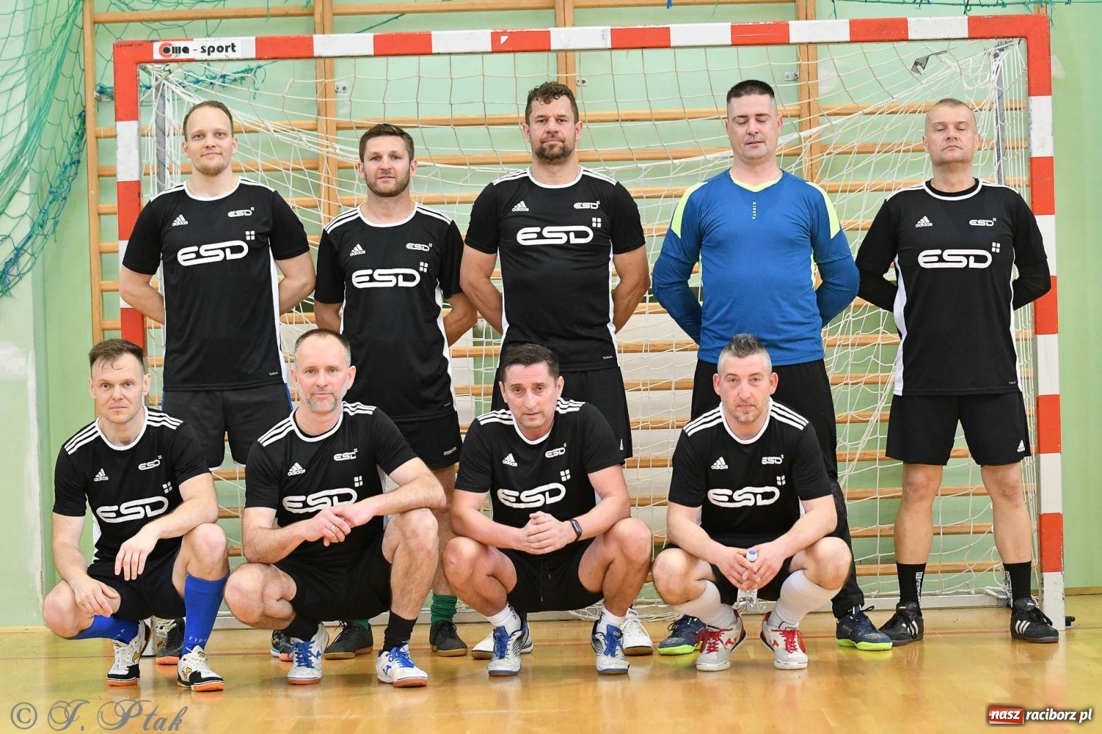 Zdjęcie w galerii na portalu naszraciborz.pl: Piłkarskie zmagania oldbojów z charytatywnym akcentem [FOTO] wiadomości z regionu