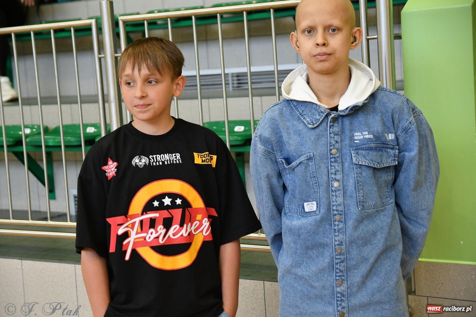 Zdjęcie w galerii na portalu naszraciborz.pl: Piłkarskie zmagania oldbojów z charytatywnym akcentem [FOTO] wiadomości z regionu