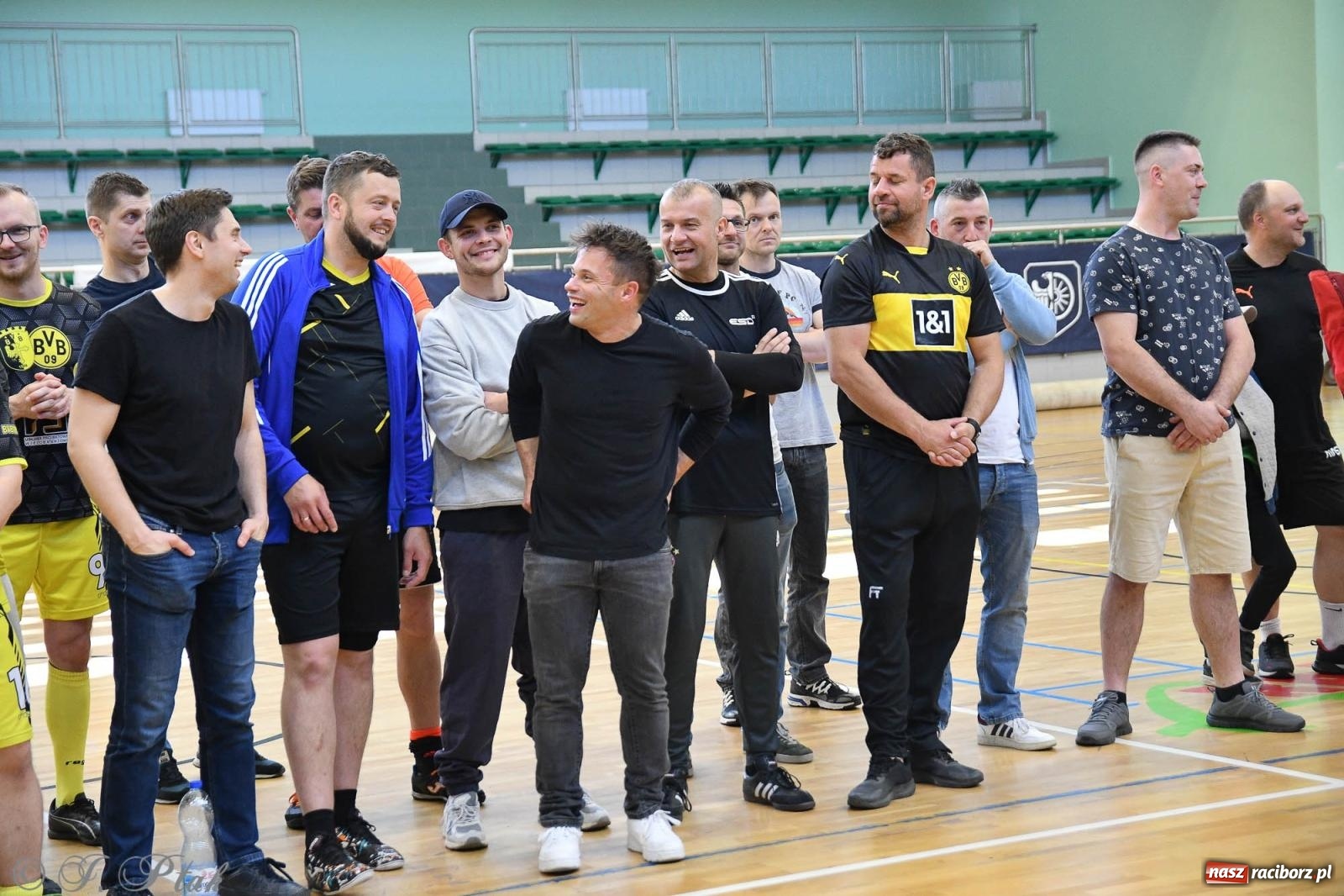 Zdjęcie w galerii na portalu naszraciborz.pl: Piłkarskie zmagania oldbojów z charytatywnym akcentem [FOTO] wiadomości z regionu