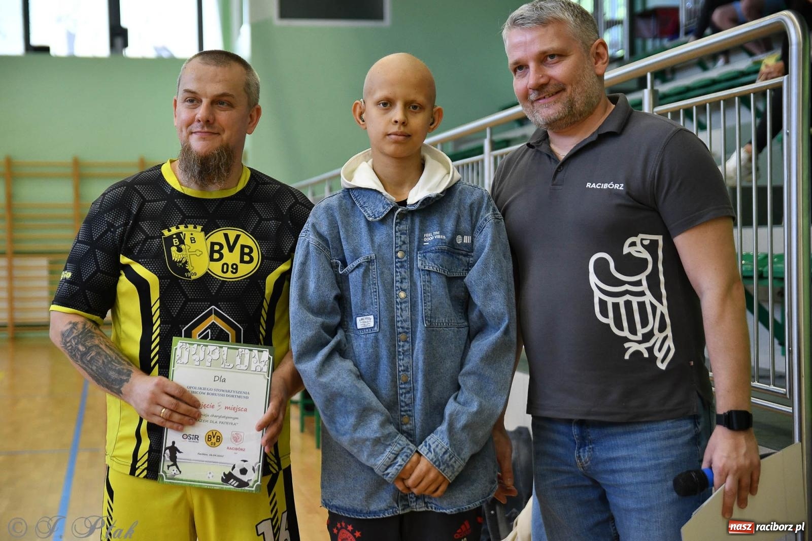 Zdjęcie w galerii na portalu naszraciborz.pl: Piłkarskie zmagania oldbojów z charytatywnym akcentem [FOTO] wiadomości z regionu