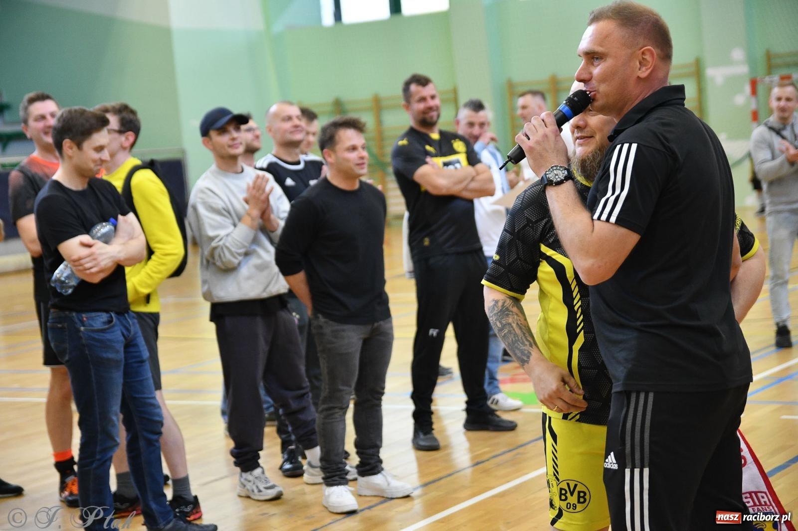 Zdjęcie w galerii na portalu naszraciborz.pl: Piłkarskie zmagania oldbojów z charytatywnym akcentem [FOTO] wiadomości z regionu