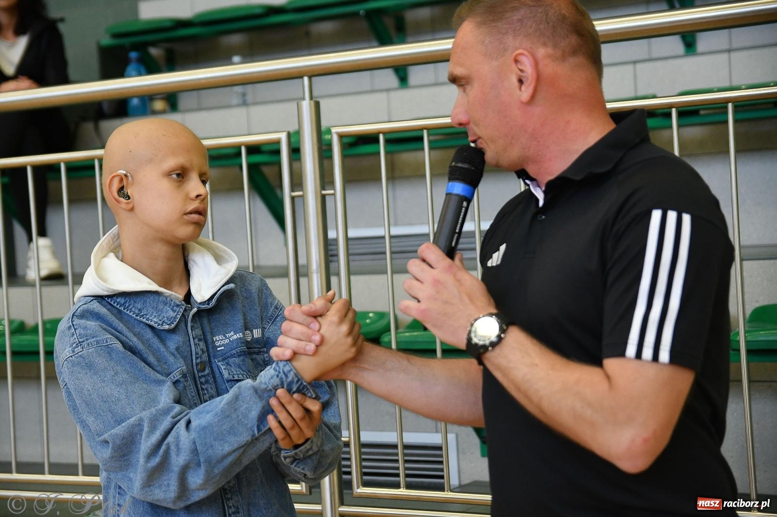 Zdjęcie w galerii na portalu naszraciborz.pl: Piłkarskie zmagania oldbojów z charytatywnym akcentem [FOTO] wiadomości z regionu