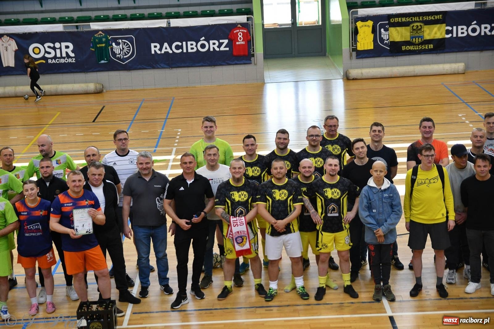 Zdjęcie w galerii na portalu naszraciborz.pl: Piłkarskie zmagania oldbojów z charytatywnym akcentem [FOTO] wiadomości z regionu