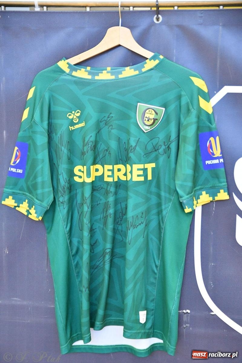 Zdjęcie w galerii na portalu naszraciborz.pl: Piłkarskie zmagania oldbojów z charytatywnym akcentem [FOTO] wiadomości z regionu