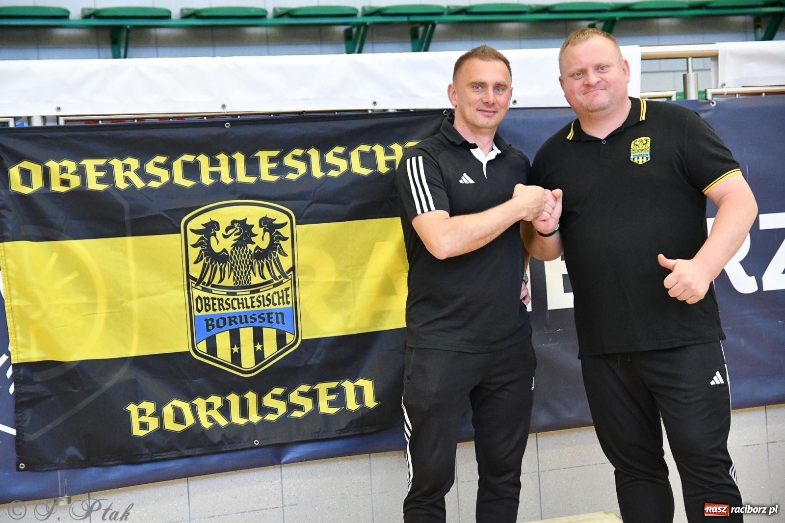 Zdjęcie w galerii na portalu naszraciborz.pl: Piłkarskie zmagania oldbojów z charytatywnym akcentem [FOTO] wiadomości z regionu