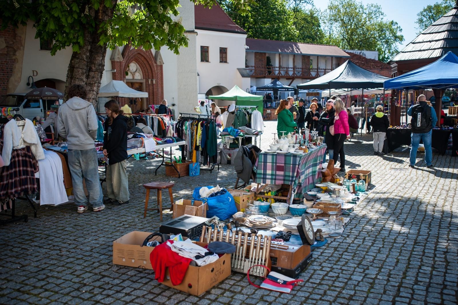 Zdjęcie w galerii na portalu naszraciborz.pl: Wiosenny jarmark na raciborskim zamku za nami. Przed nami koncert i turniej rycerski wiadomości z regionu