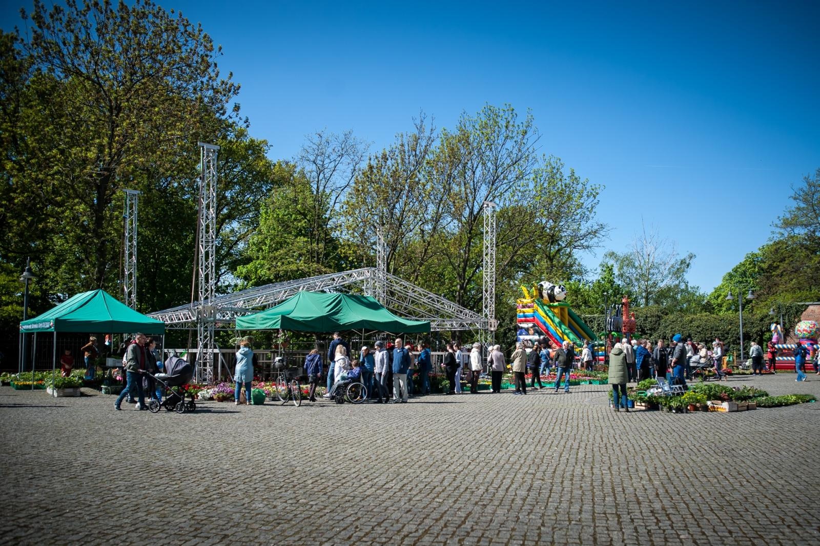 Zdjęcie w galerii na portalu naszraciborz.pl: Wiosenny jarmark na raciborskim zamku za nami. Przed nami koncert i turniej rycerski wiadomości z regionu