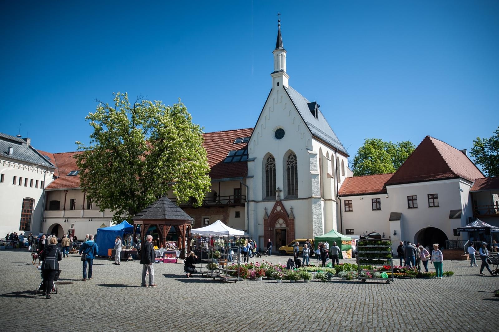 Zdjęcie w galerii na portalu naszraciborz.pl: Wiosenny jarmark na raciborskim zamku za nami. Przed nami koncert i turniej rycerski wiadomości z regionu