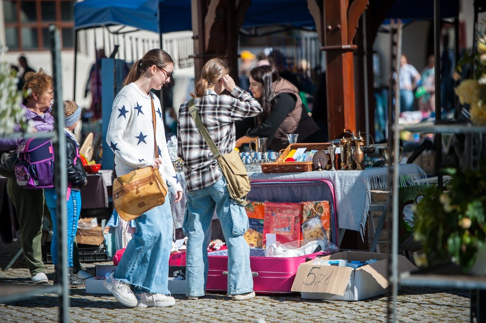 Zdjęcie w galerii na portalu naszraciborz.pl: Wiosenny jarmark na raciborskim zamku za nami. Przed nami koncert i turniej rycerski wiadomości z regionu