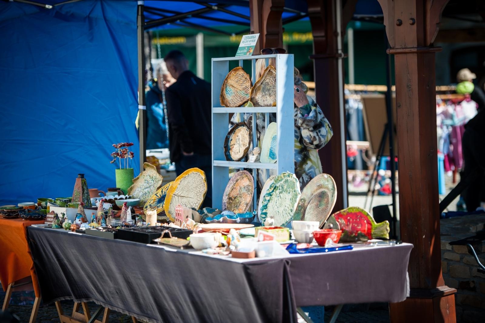 Zdjęcie w galerii na portalu naszraciborz.pl: Wiosenny jarmark na raciborskim zamku za nami. Przed nami koncert i turniej rycerski wiadomości z regionu