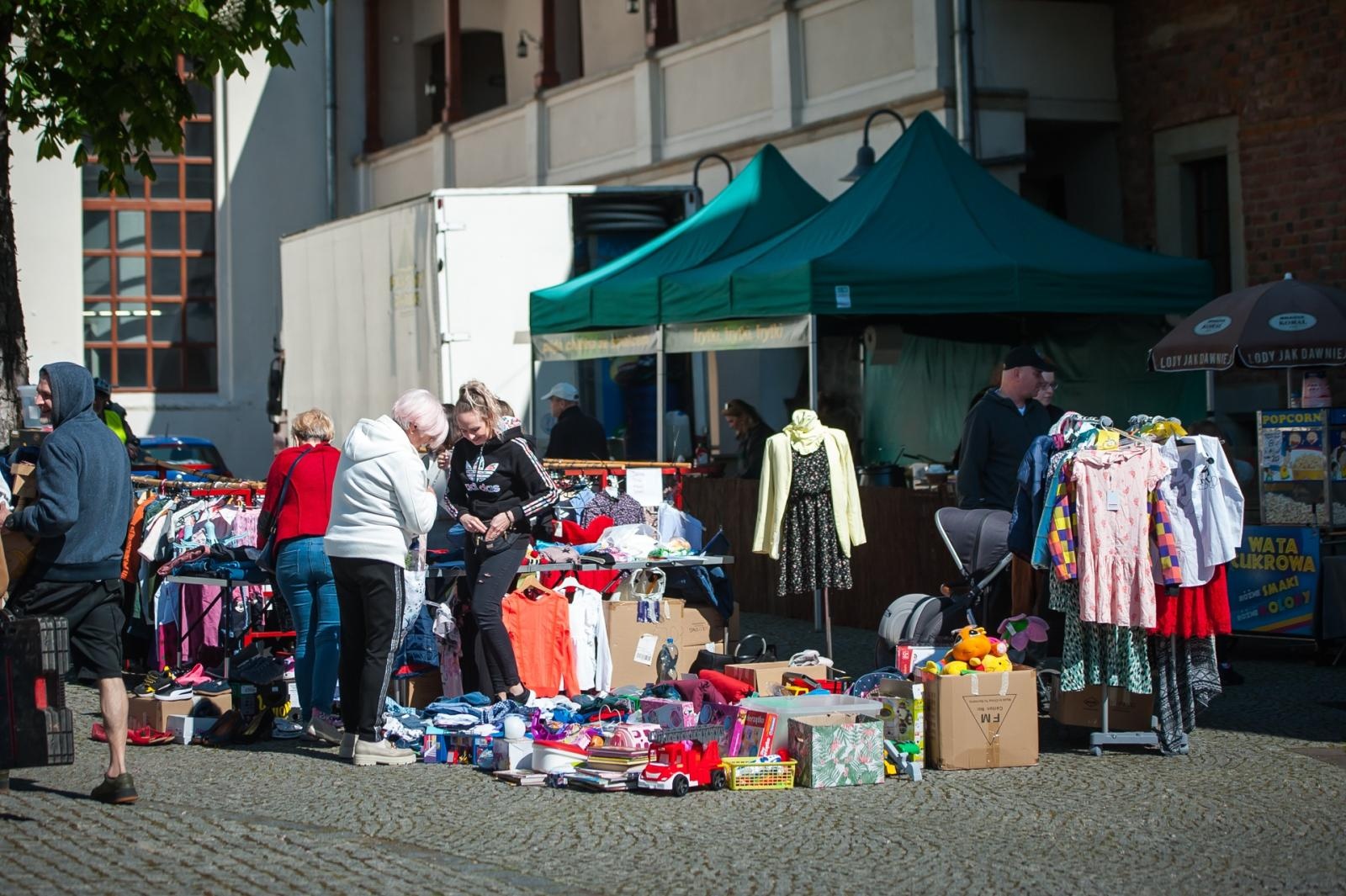 Zdjęcie w galerii na portalu naszraciborz.pl: Wiosenny jarmark na raciborskim zamku za nami. Przed nami koncert i turniej rycerski wiadomości z regionu