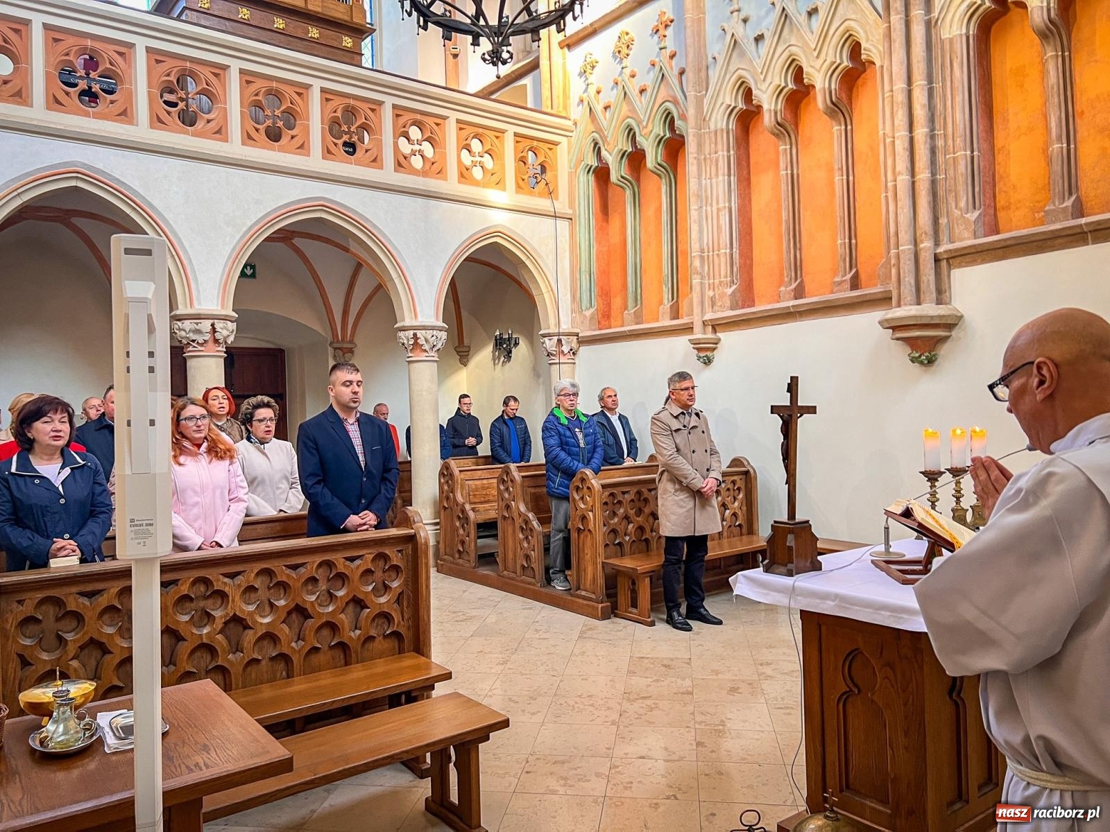 Zdjęcie w galerii na portalu naszraciborz.pl: Comiesięczna msza w kaplicy zamkowej nawiązała do 1000-lecia koronacji Bolesława Chrobrego wiadomości z regionu