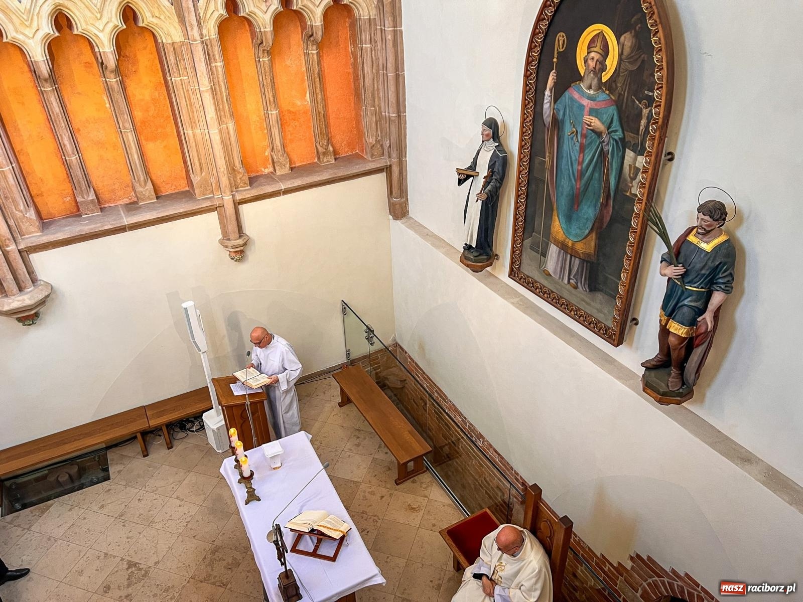 Zdjęcie w galerii na portalu naszraciborz.pl: Comiesięczna msza w kaplicy zamkowej nawiązała do 1000-lecia koronacji Bolesława Chrobrego wiadomości z regionu