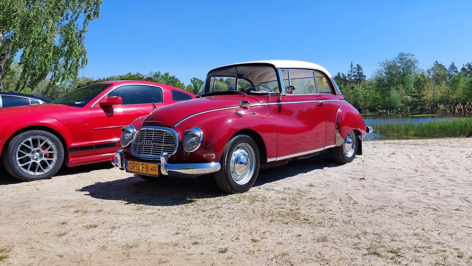 Zdjęcie w galerii na portalu naszraciborz.pl: Perełki amerykańskiej motoryzacji opanowały kuźniański Wodnik wiadomości z regionu