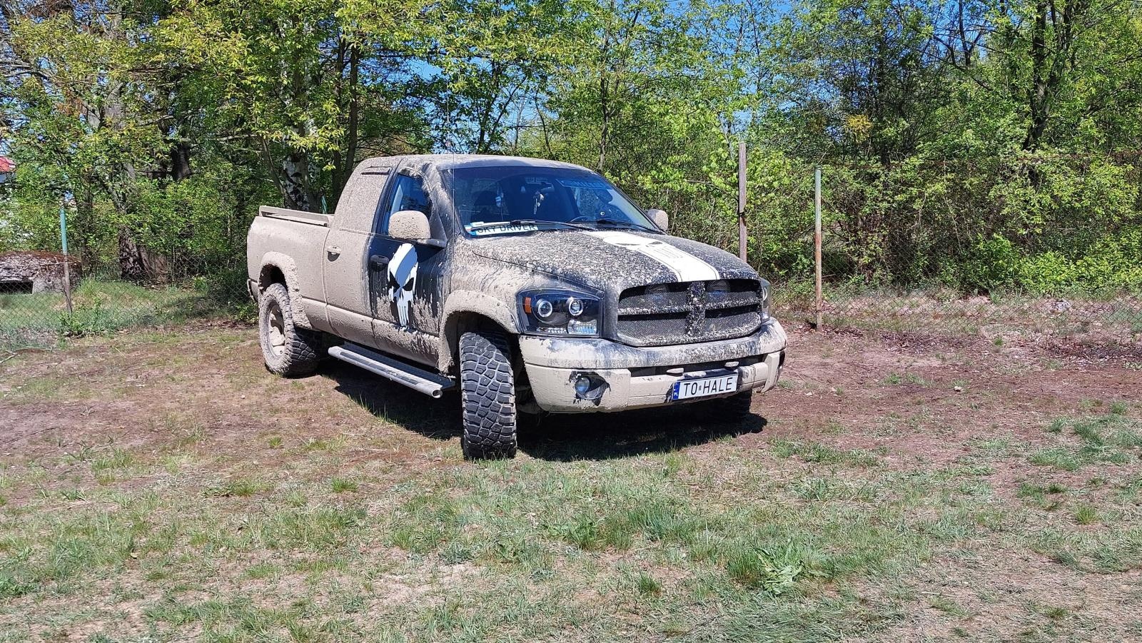 Zdjęcie w galerii na portalu naszraciborz.pl: Perełki amerykańskiej motoryzacji opanowały kuźniański Wodnik wiadomości z regionu