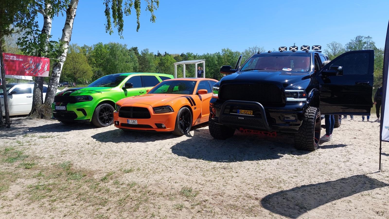 Zdjęcie w galerii na portalu naszraciborz.pl: Perełki amerykańskiej motoryzacji opanowały kuźniański Wodnik wiadomości z regionu