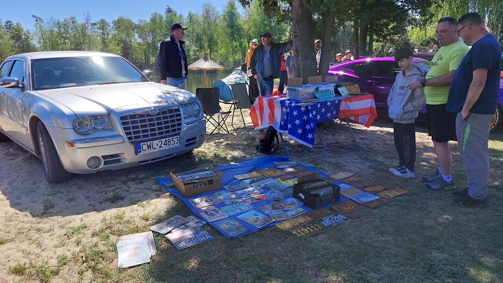 Zdjęcie w galerii na portalu naszraciborz.pl: Perełki amerykańskiej motoryzacji opanowały kuźniański Wodnik wiadomości z regionu